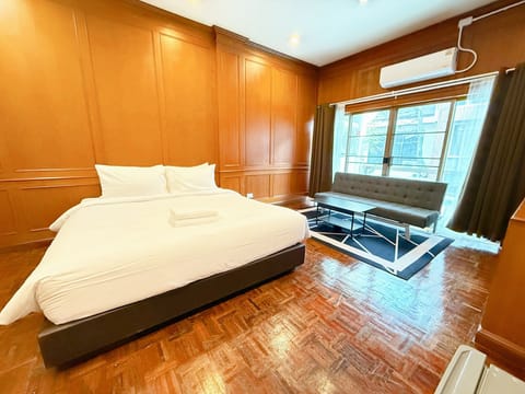 Deluxe Studio | Free WiFi, bed sheets