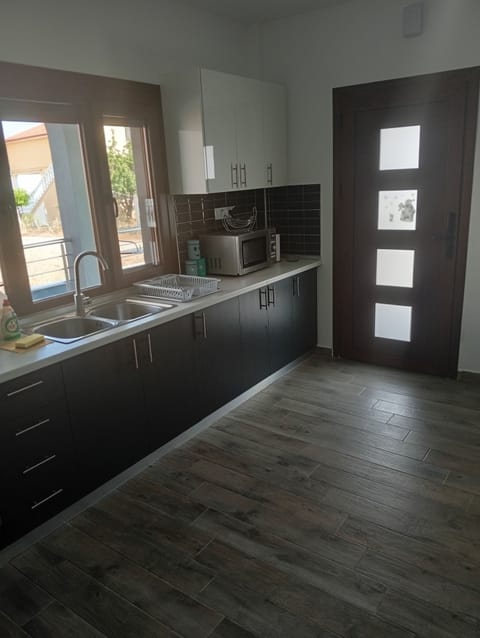 Deluxe Villa, Balcony, Courtyard View | Private kitchen