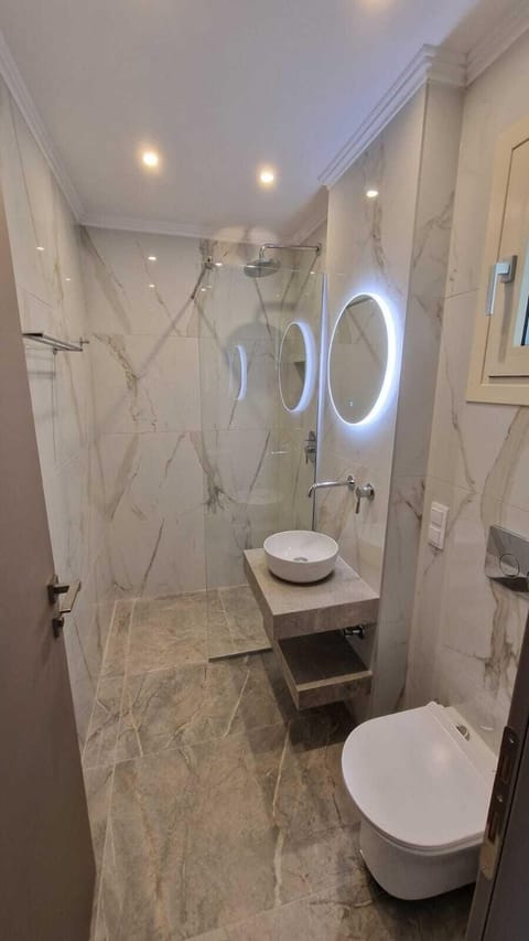 Junior Suite, Balcony, Sea View | Bathroom | Shower, hair dryer, slippers, towels