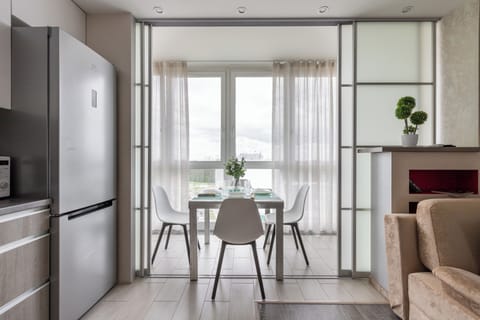 Apartment, Air conditioning, City View | Private kitchen | Full-size fridge, microwave, oven, stovetop