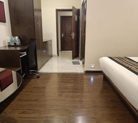 Deluxe Double Room, Balcony | Iron/ironing board, free WiFi