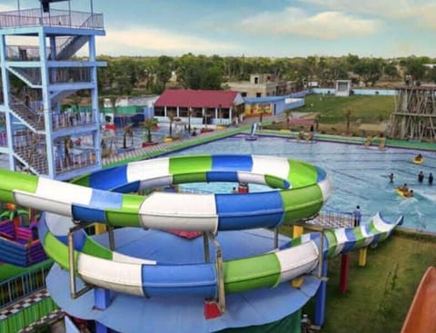 12 outdoor pools