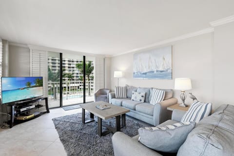 Spacious well appointed family room