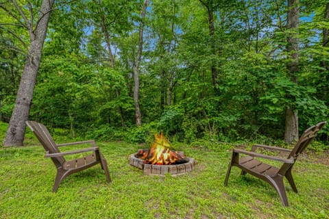 Outdoor fire pit, bring your marshmallows!