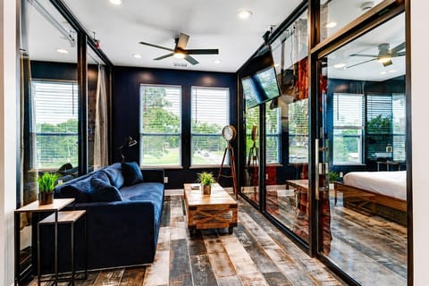 117 28th - 300 - Living Room