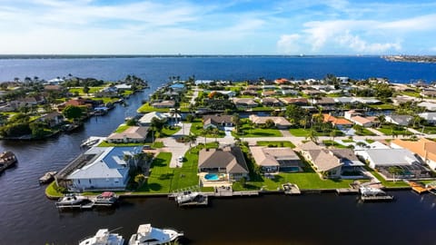 Villa Linda has direct boat access to the Caloosahatchee River