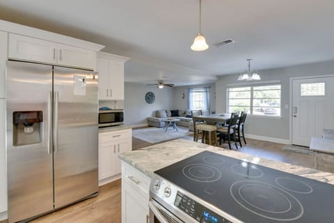 Kitchen | Coffee Maker | Dishware & Flatware | Ice Maker