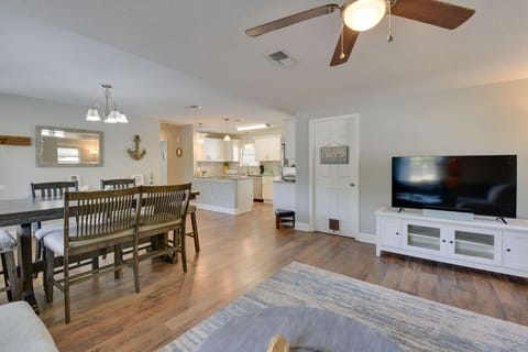 Living Room | Main Floor | Central Air Conditioning | Smart TV