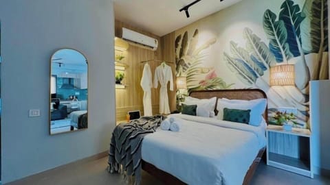 Luxury Penthouse, Patio | Premium bedding, down comforters, iron/ironing board, free WiFi