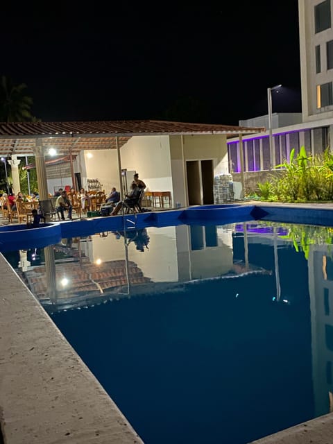 5 outdoor pools