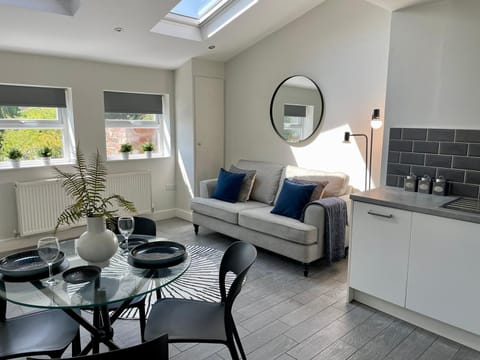 Relax in the bright and welcoming living area after a day exploring Liverpool. Enjoy the Smart TV with Netflix, comfortable seating, and an additional sofa bed. Two skylights flood the room with natural light, creating a warm and airy space.