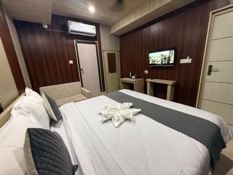Classic Room | Laptop workspace, free WiFi