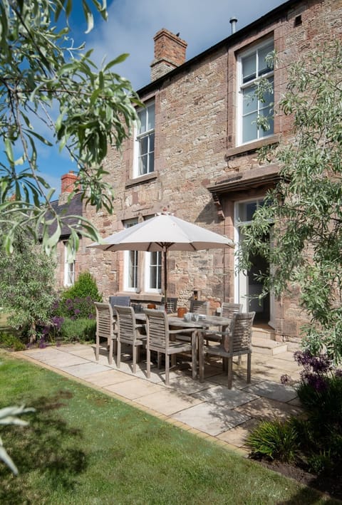 Cambridge House - a large outdoor dining table sits on the patio in the rear garden