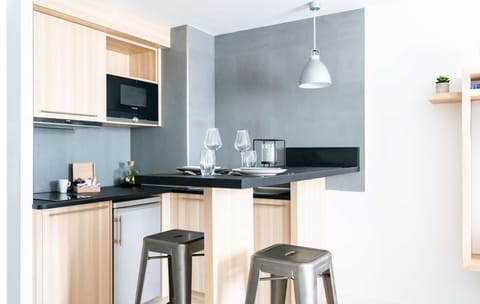 Junior Suite, 1 King Bed with Sofa bed | Premium bedding, desk, laptop workspace, blackout drapes