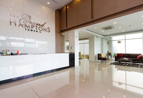 Apartment, 2 Bedrooms, Accessible, Patio | Lobby