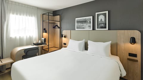 Superior Room, 1 King Bed | Premium bedding, desk, blackout drapes, soundproofing