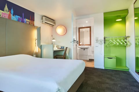 Desk, blackout drapes, iron/ironing board, free WiFi