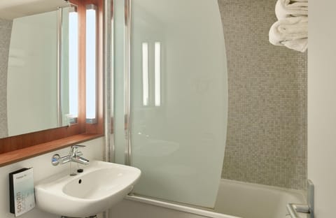 Combined shower/tub, eco-friendly toiletries, hair dryer, towels