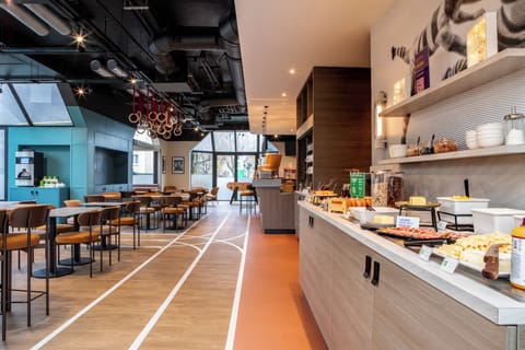 Daily buffet breakfast (EUR 13.9 per person)