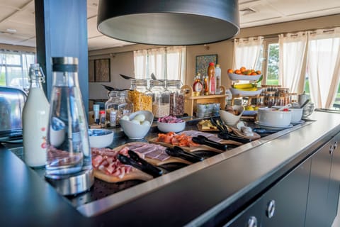 Daily buffet breakfast for a fee