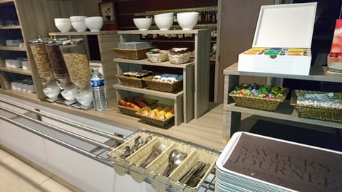 Daily buffet breakfast for a fee