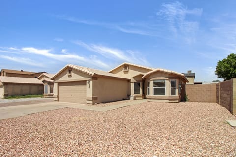 Gravel, Road, Building, Neighborhood, Garage