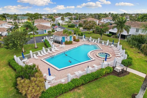 Community Pool and Spa Tub