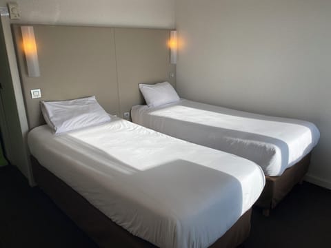 Standard Room, 2 Twin Beds | Premium bedding, desk, soundproofing, free cribs/infant beds