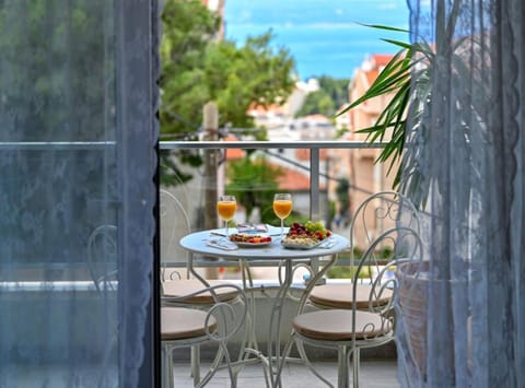 Apartment (Two Bedroom Apartment With Balcony An) | Balcony
