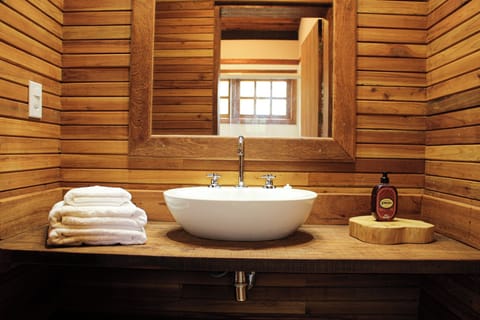 Superior Suite, Lanai | Bathroom | Shower, towels, soap, shampoo