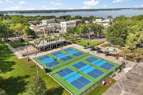 Plenty of pickleball courts just a couple of blocks away if you`re in the mood for a game (or a few)!
