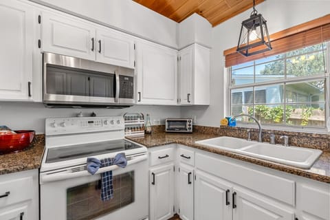 A bright, roomy kitchen ready for everyday cooking.