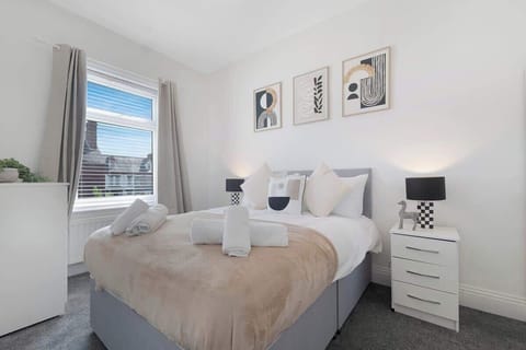Sink into a comfortable double bed after a busy day and enjoy a peaceful night's sleep. With ample storage space for clothing, luggage, and personal belongings, the room provides a practical and relaxing environment for both short and extended stays.