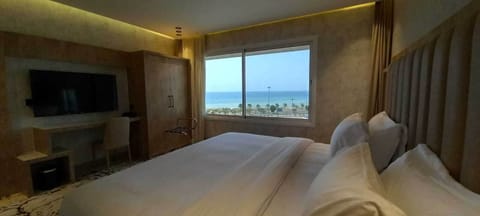 Egyptian cotton sheets, premium bedding, pillowtop beds, in-room safe