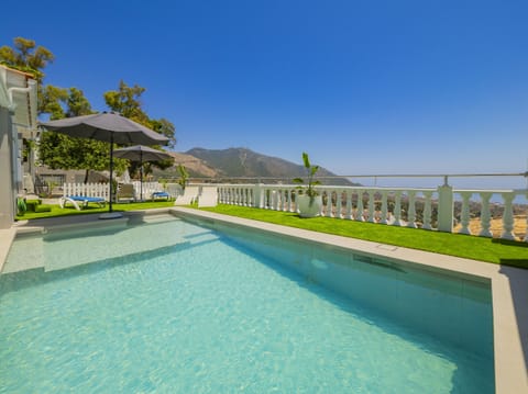Apartment with pool and sea views in Mijas