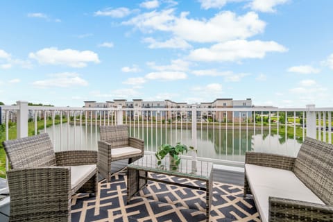 Family Apartment, Pets Allowed, Lake View | Terrace/patio