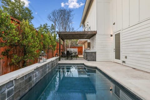 Private Outdoor Area | Pool | Sun Loungers | Outdoor Dining | Grill | First Floor
