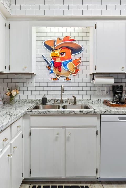 Bright and fun decor throughout this home to make for a memorable trip to Music City!