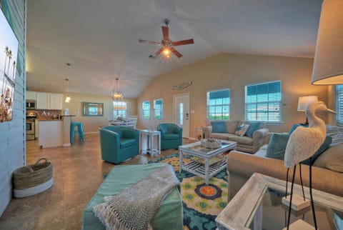 Plenty of space to gather around. (Boards N Bikinis)