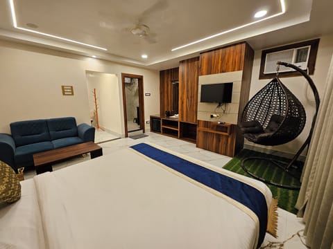 Luxury Suite, City View | Free WiFi