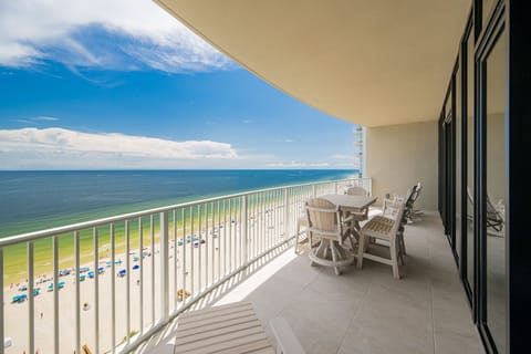 Condo, 3 Bedrooms | Property grounds