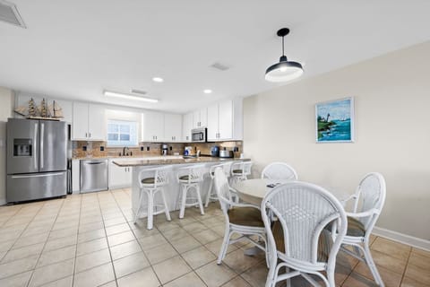 8 Wave Watch II Dining