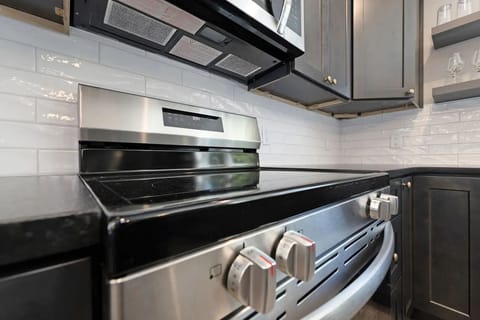 Condo, Balcony, Garden View | Private kitchen | Toaster