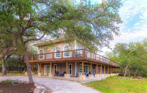 Welcome to Willie's Hill Country Hideaway!