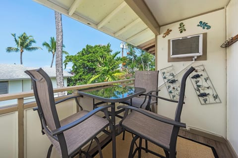 Dine on the lanai