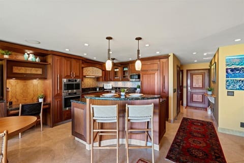 Island Seating for 2.