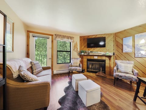 Mountain Studio With Hot Tub, Sauna, and Pool