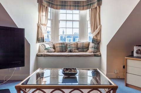 Apartment, City View | Living room