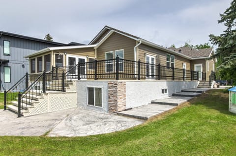 Lake House Front