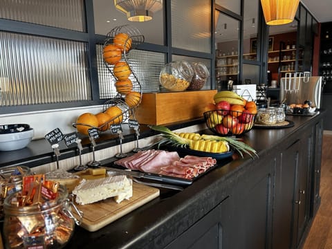 Daily buffet breakfast for a fee